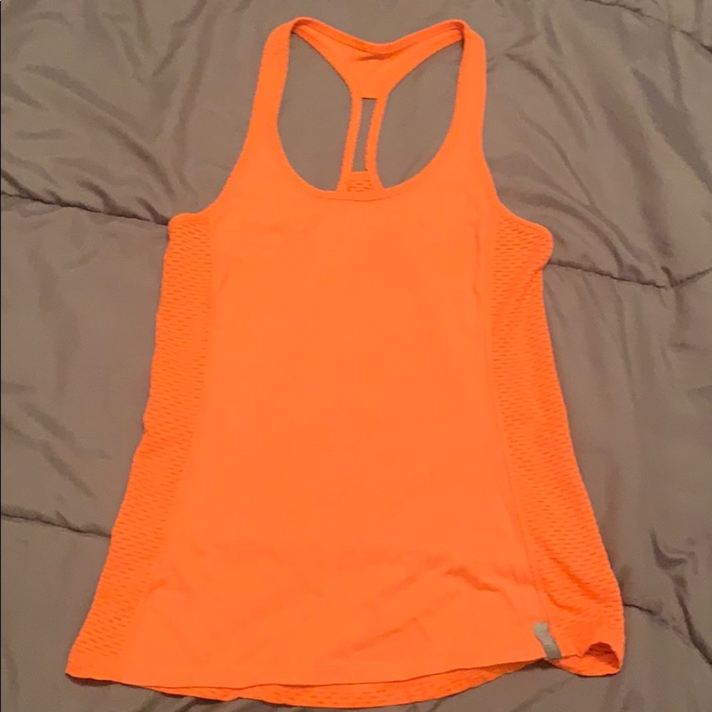 Under armour tank